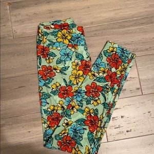 Lularoe leggings OS Hawaiian flowers print
